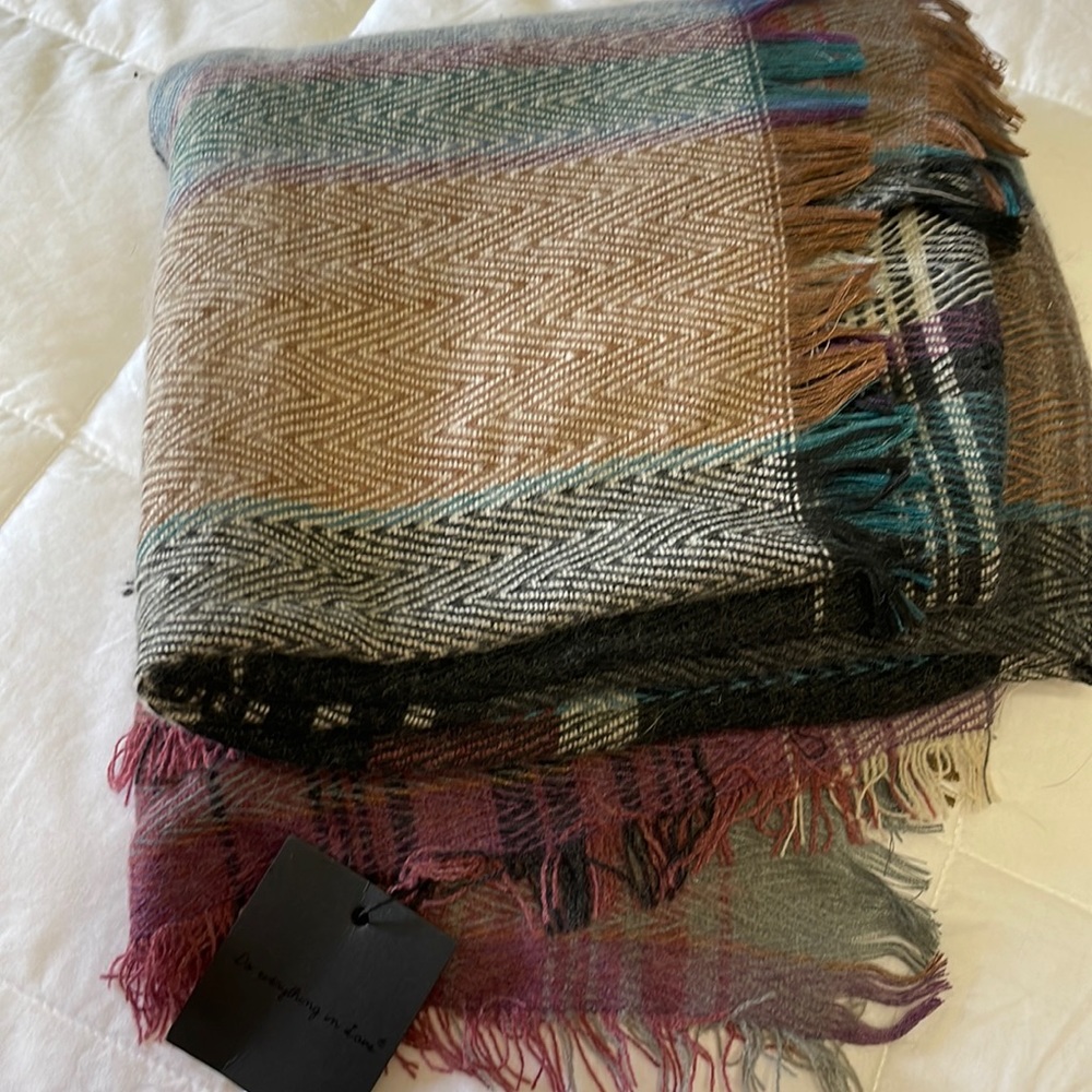 Do Everything in Love Wrap, NWT